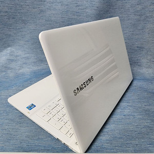 삼성 노트북 화이트 깔끔한디자인 노트북판매