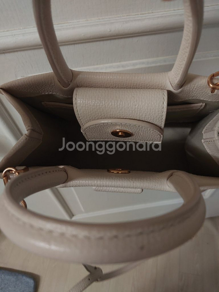 오늘급처분 쿠론몬카레토트백 거의새것 입니다 급처분--3