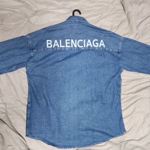 발렌시아가 청셔츠 판매합니다 싸게 급처분 가격조정 가능