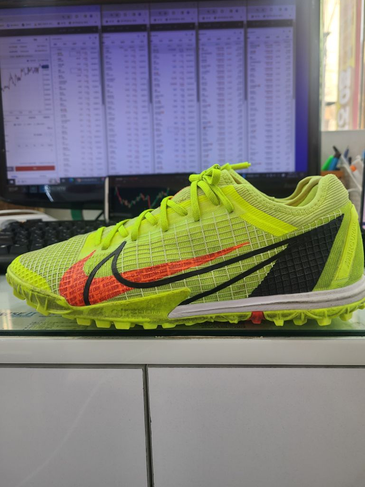 나이키 풋살화 머큐리얼베이퍼14프로tf 270--1