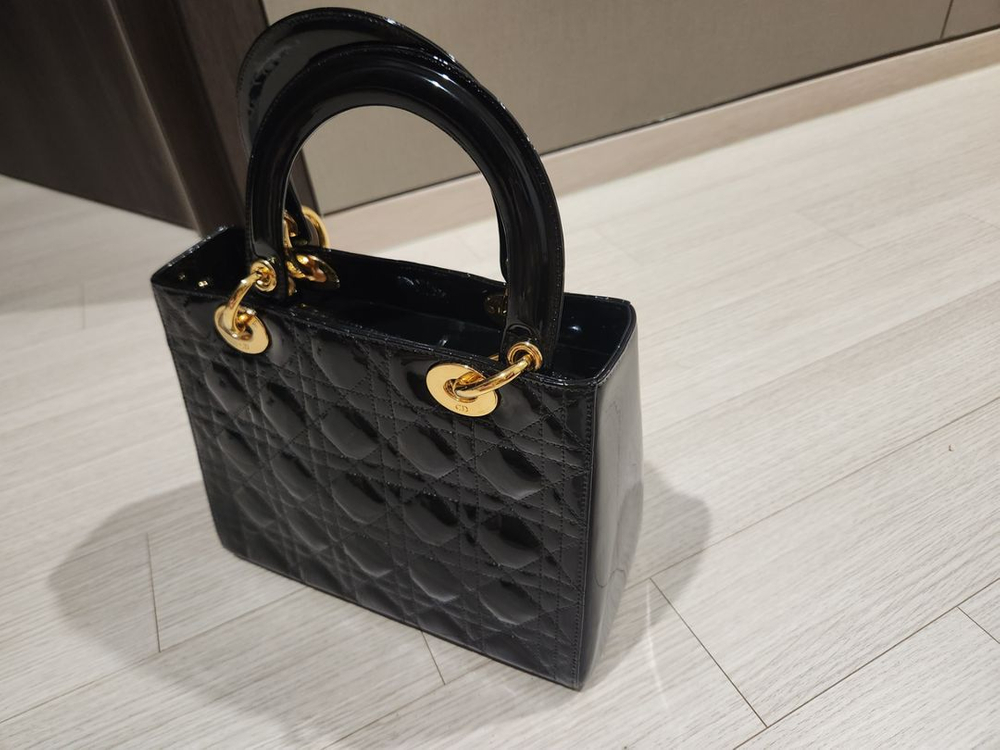 디올 레이디 미디움 페이던트 판매--1