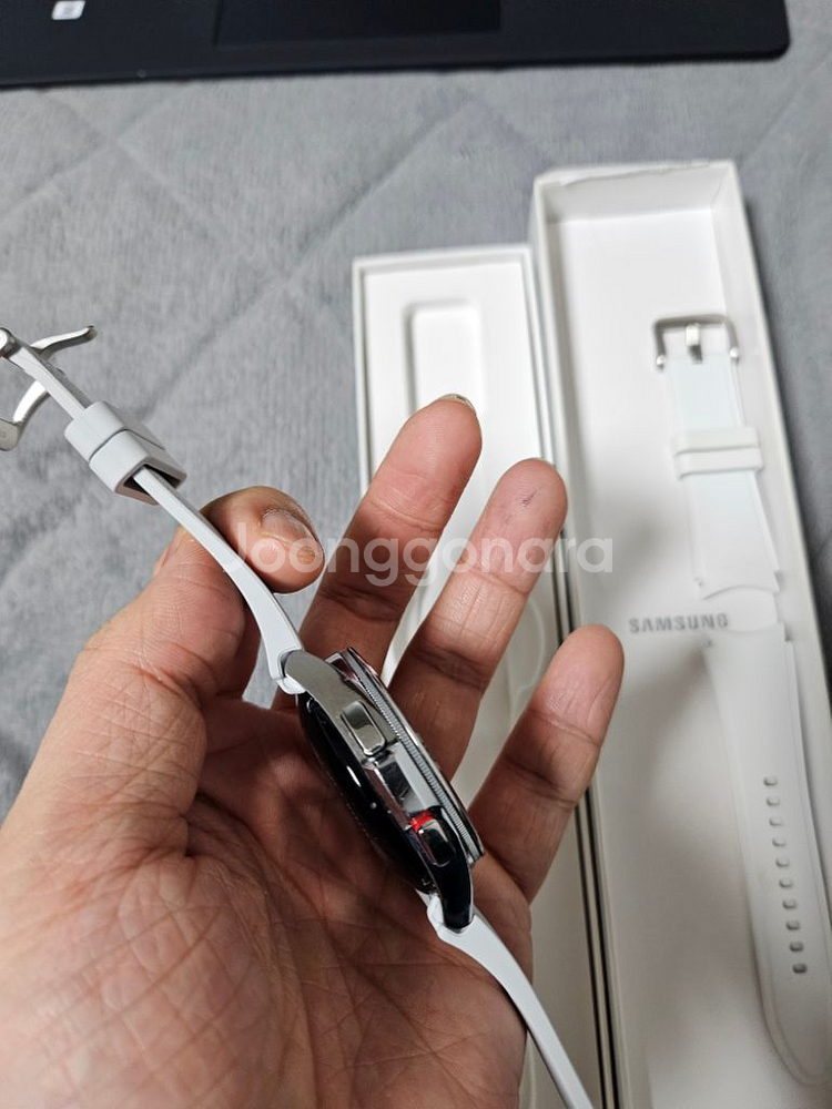 갤럭시워치4 클래식 팝니다 42mm 블랙 스트랩 추가--2