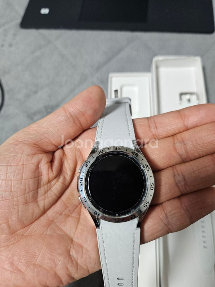 갤럭시워치4 클래식 팝니다 42mm 블랙 스트랩 추가--4