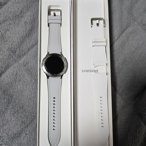 갤럭시워치4 클래식 팝니다 42mm 블랙 스트랩 추가