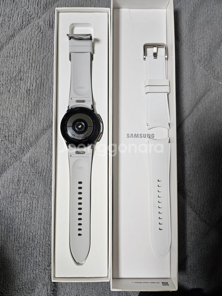 갤럭시워치4 클래식 팝니다 42mm 블랙 스트랩 추가--1