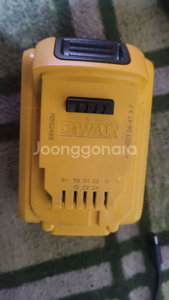 디월트DCN660무선네일러--4