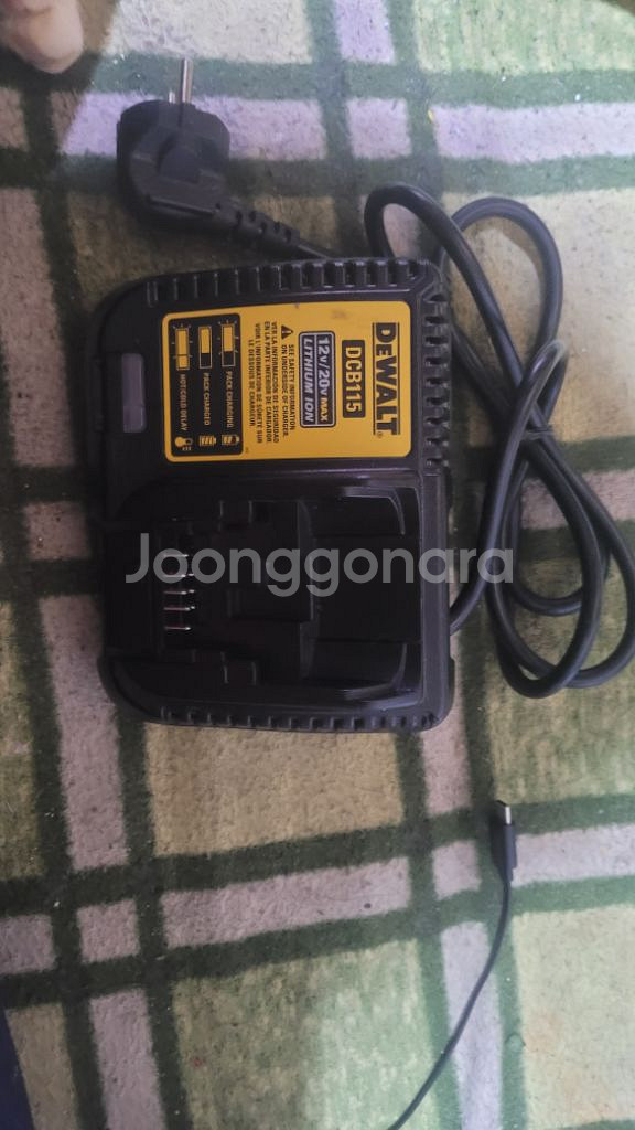 디월트DCN660무선네일러--3