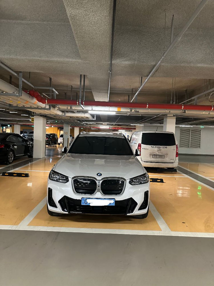 bmw ix3--0