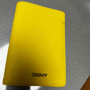 DKNY 여권지갑