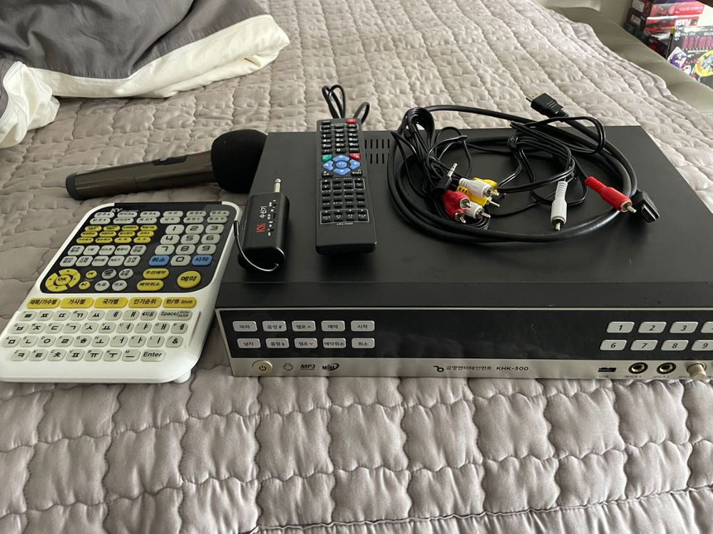 금영 가정용 노래방 반주기 + 무선마이크+ 대형 리 모--1
