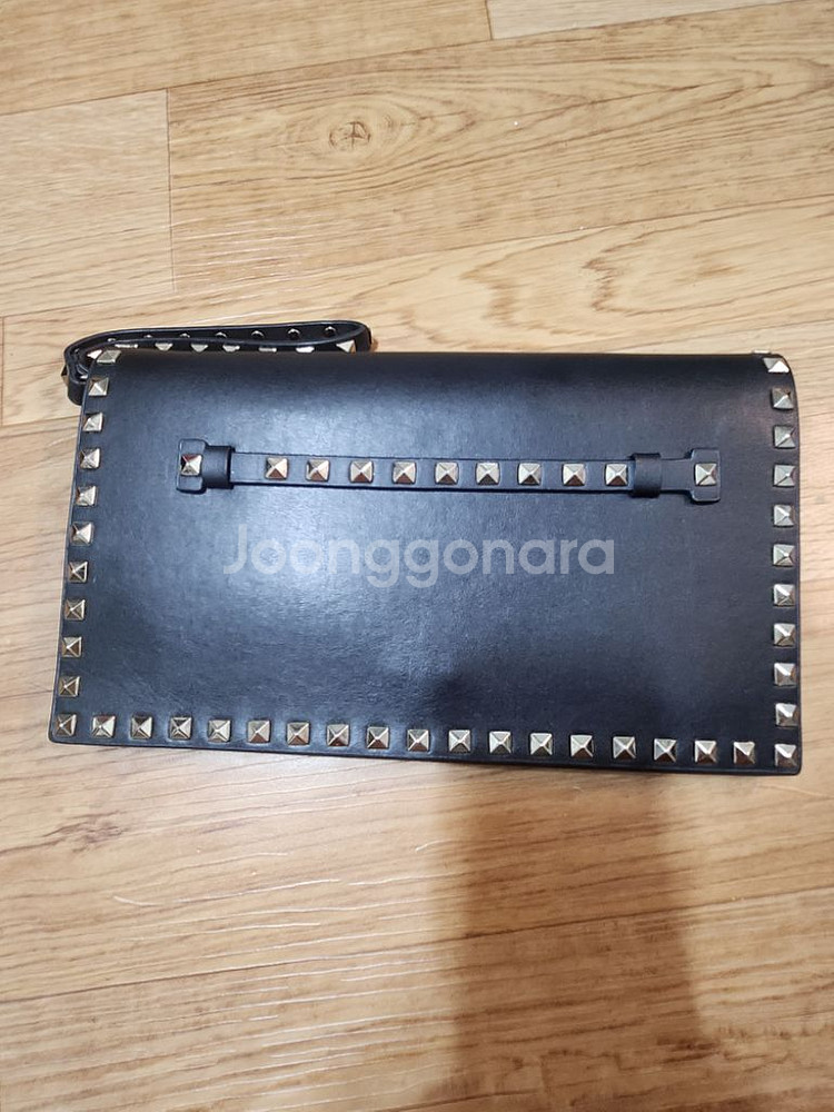 정품 발렌티노 락스터드 클러치--4