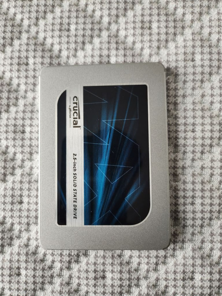 크루셜 mx500 2tb와 c타입젠더 이미지