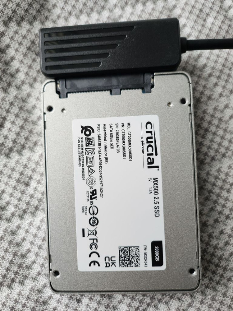 크루셜 mx500 2tb와 c타입젠더 이미지