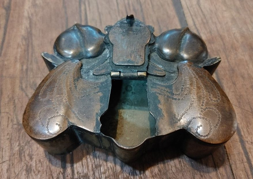 매미형 동제함 먹물통 약통 이미지