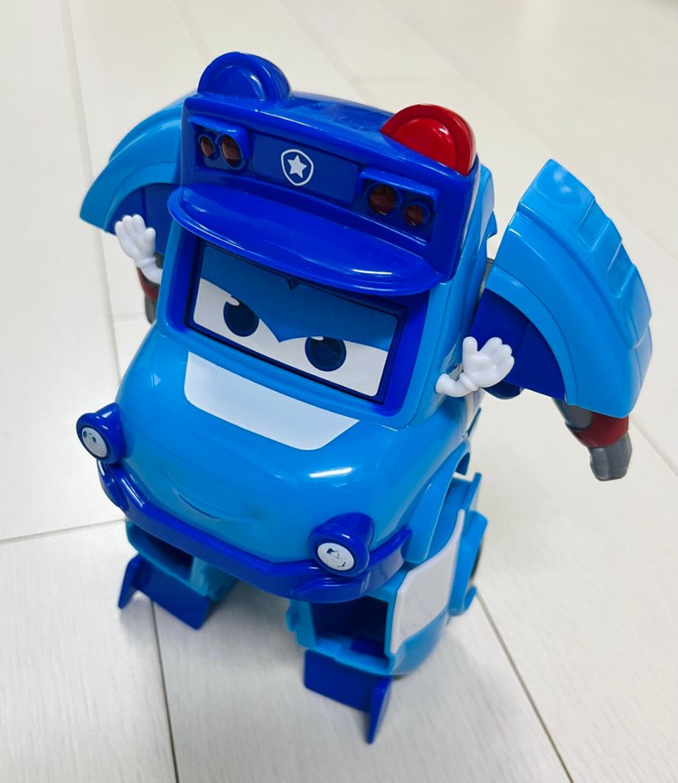 고고버스 경찰관 고든(변신) 이미지