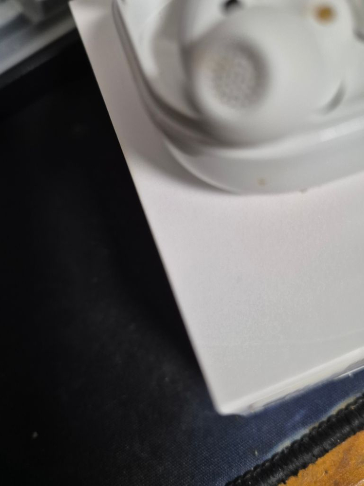 버즈fe 화이트 풀박스 이미지