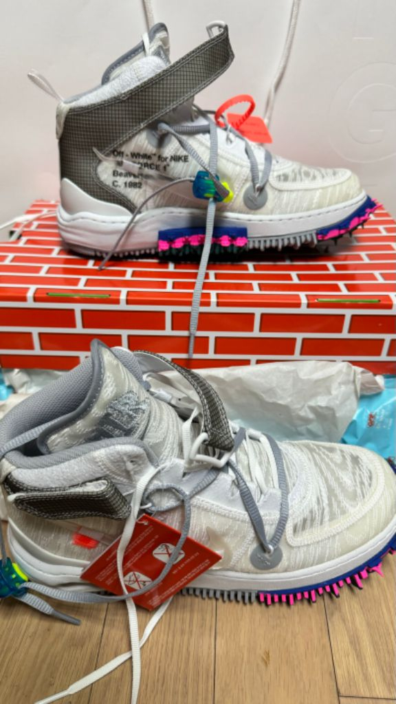 나이키X오프화이트 에어포스 미드화이트 이미지