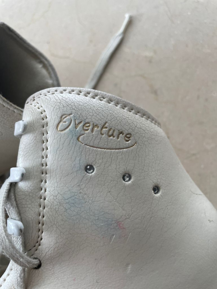 피겨화 에디아오버츄어 200 이미지