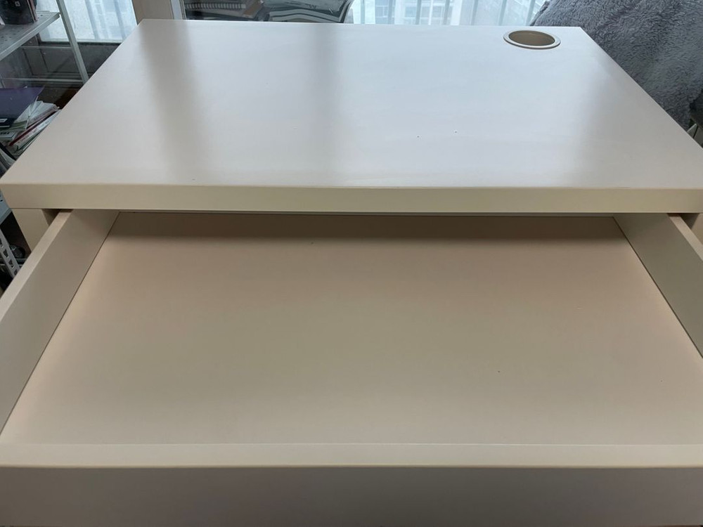 컴퓨터 책상 이미지