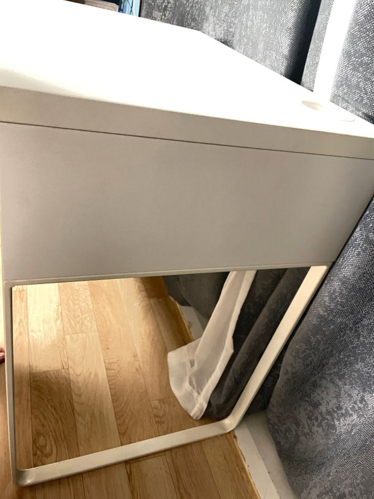 컴퓨터 책상 이미지