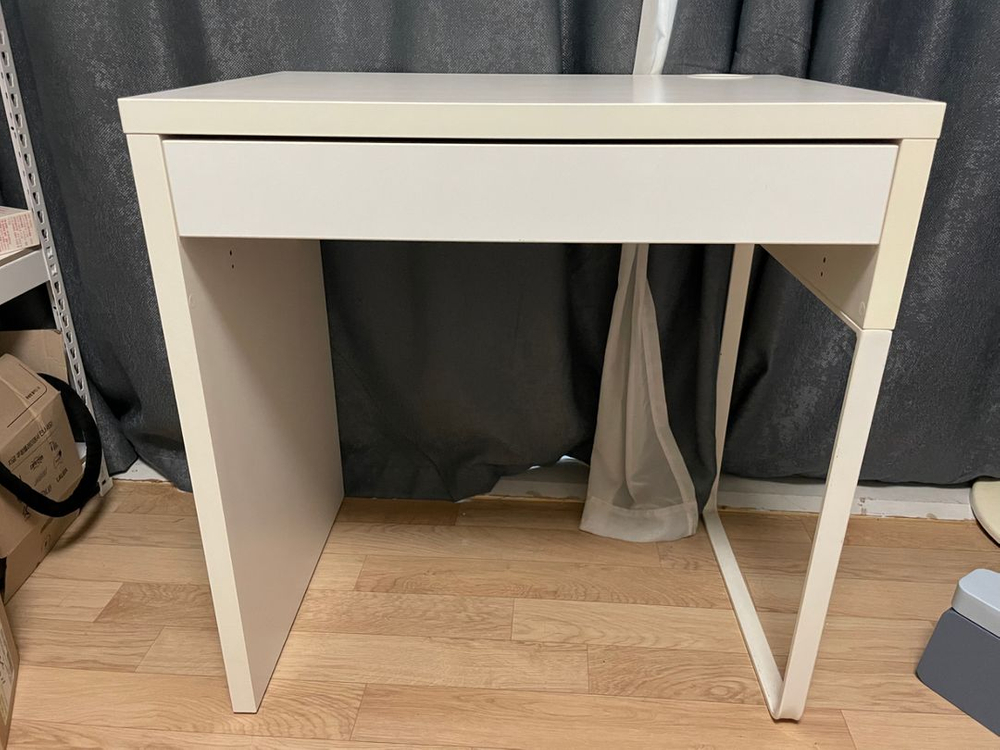 컴퓨터 책상 이미지