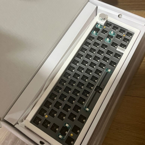 GMK67 베어본 화이트 새상품(키캡,스위치 별도판매)