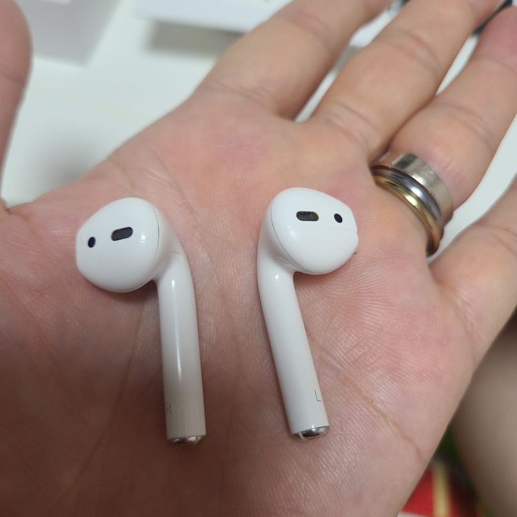 에어팟2 풀박스 케이스포함 이미지