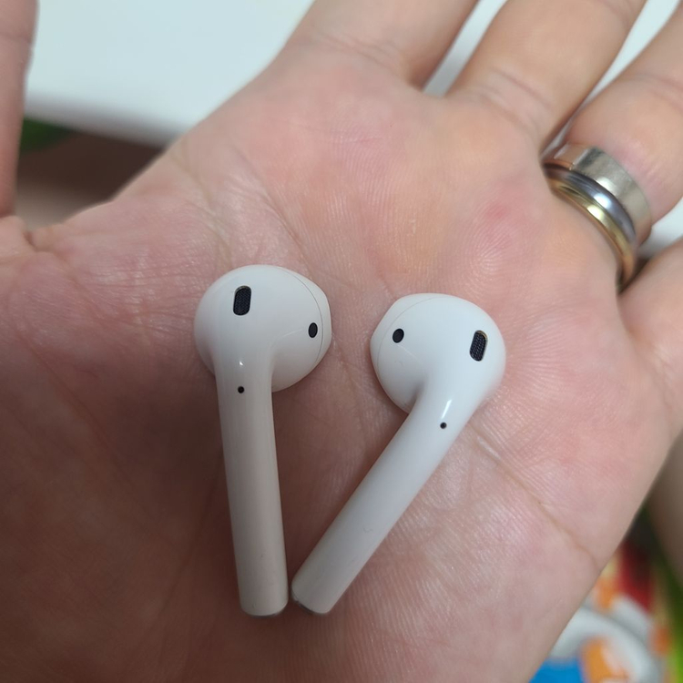 에어팟2 풀박스 케이스포함 이미지