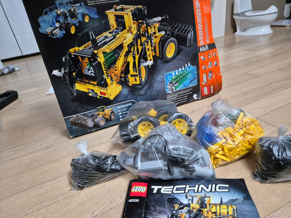 레고 테크닉 42030 팝니다. 이미지
