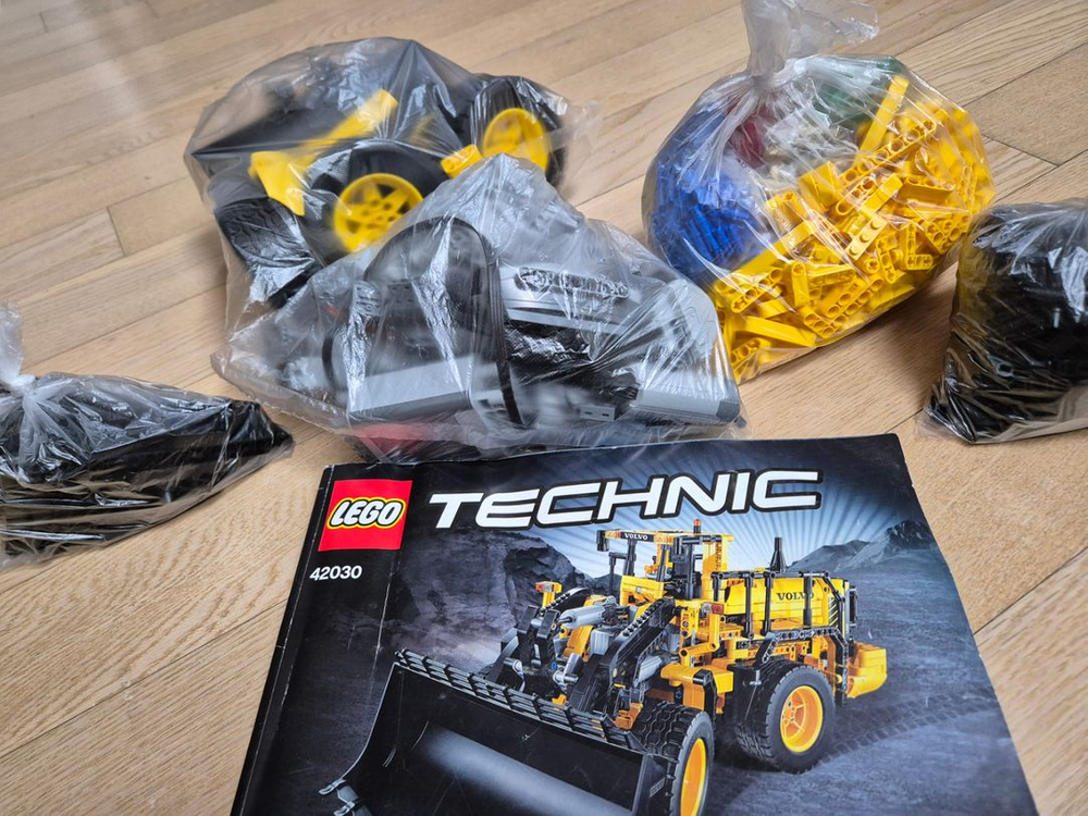 레고 테크닉 42030 팝니다. 이미지