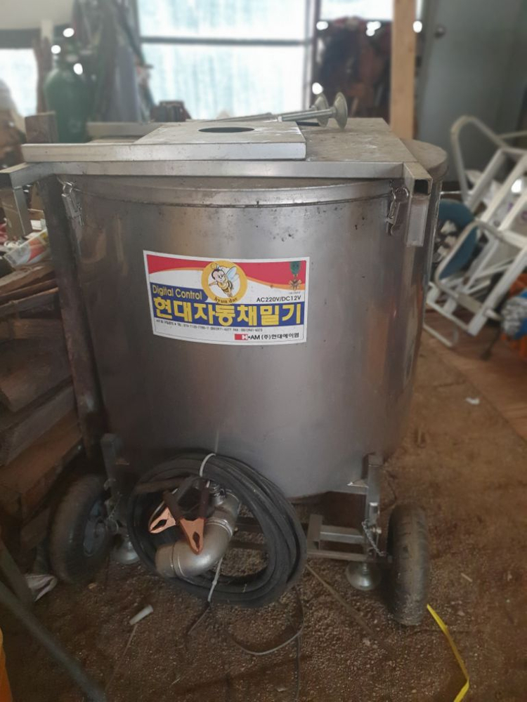 현대 8매 자동채밀기 이미지