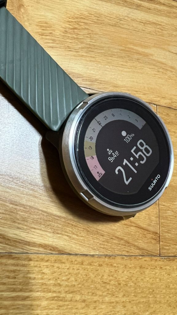 순토9 블랙 이미지