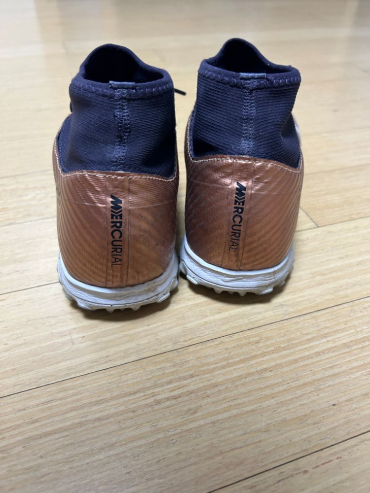 나이키 축구화 이미지