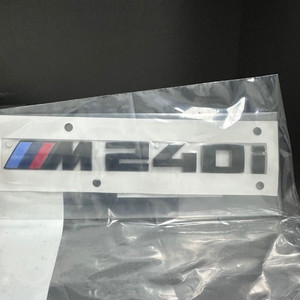 BMW M240I 블랙 레터링 엠블럼