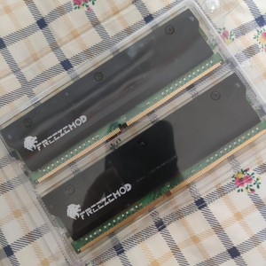 삼성 DDR4 8기가 X 2EA