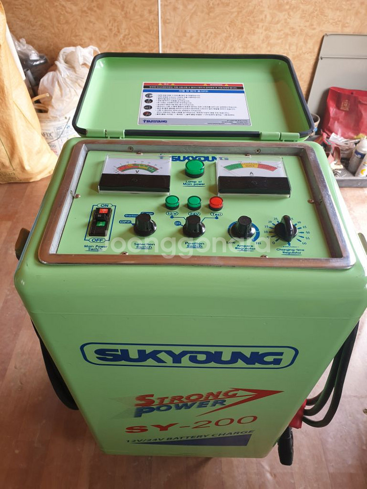 자동차 베터리 충전기 (석영12v/24v)--4