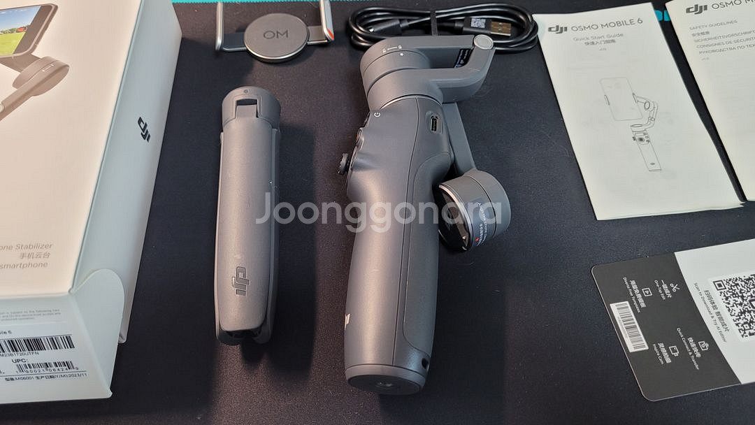 DJI 오스모모바일6 포장만 뜯은 신동품 저렴하게--1