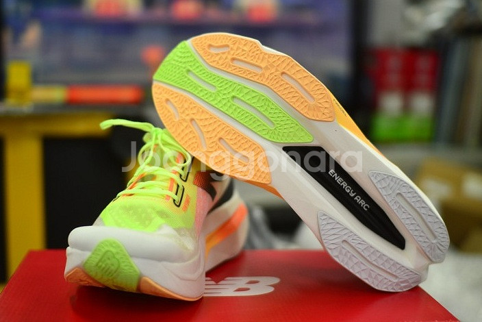 뉴발란스 퓨어셀 엘리트 V4 275mm 27만원--0