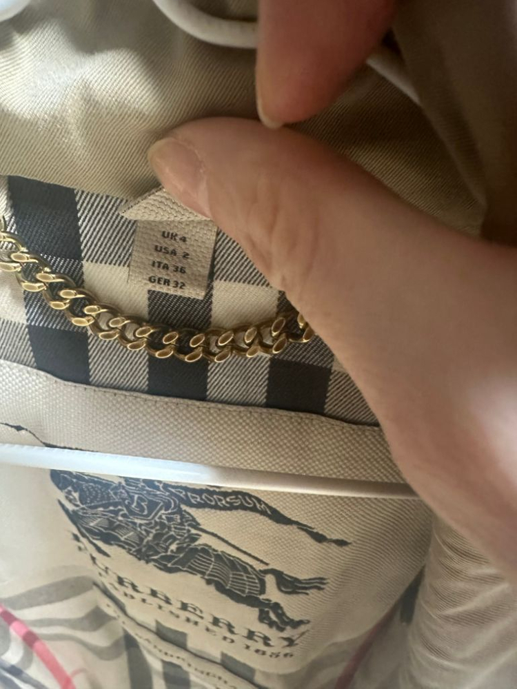 버버리 샌드링엄 롱 트렌치코트uk4--3