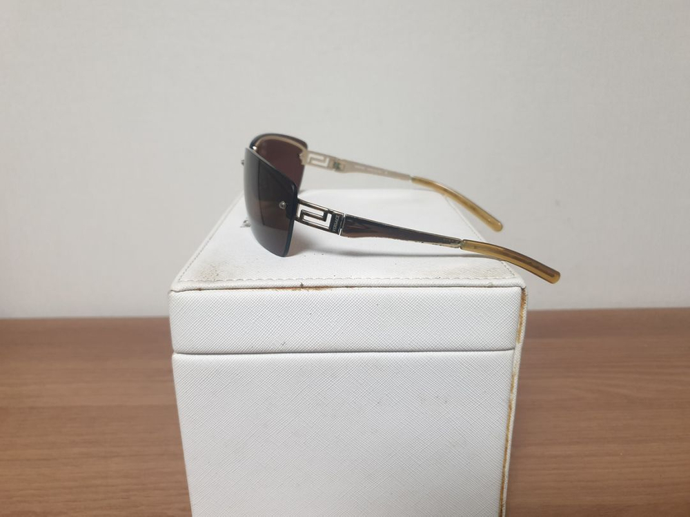 베르사체 선글라스 이미지