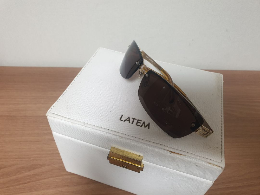 베르사체 선글라스 이미지