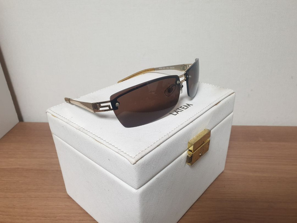 베르사체 선글라스 이미지