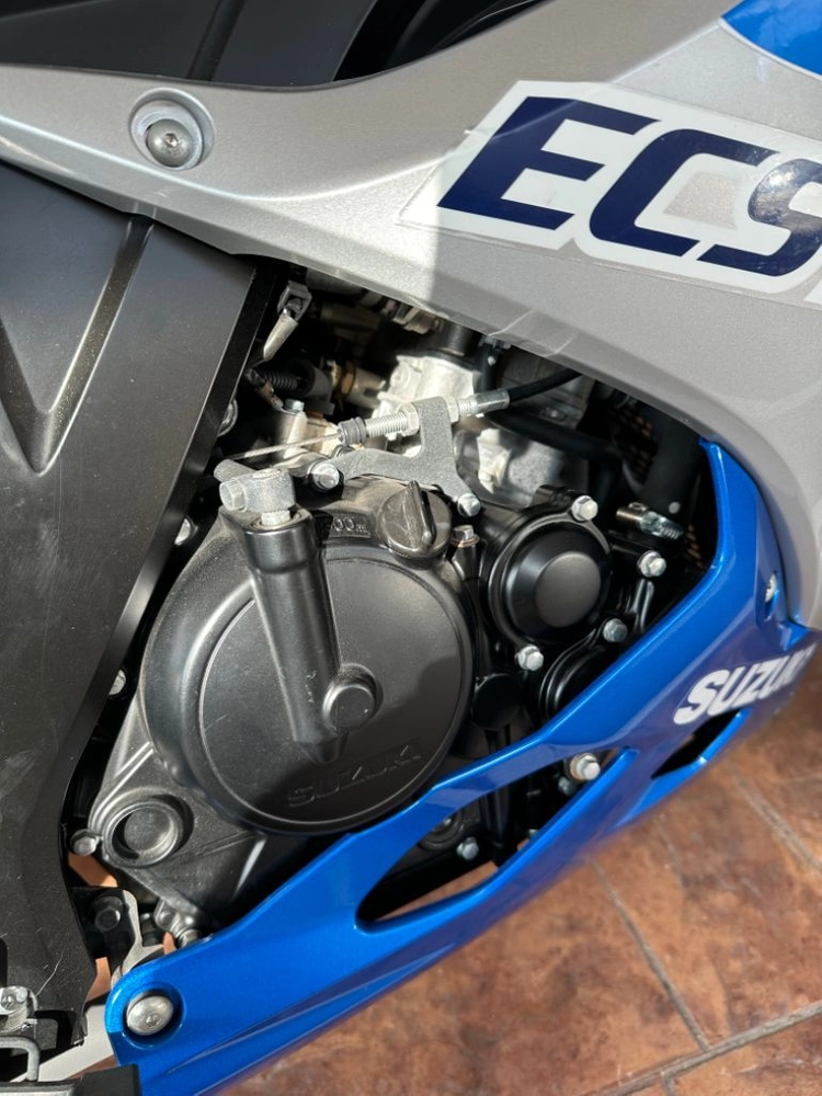 스즈키 2021 gsx-r125 스페셜컬러 이미지