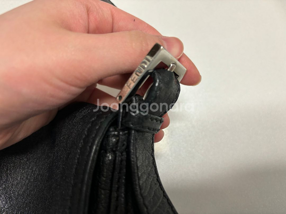 펜디 블랙 가죽 맘마백--2