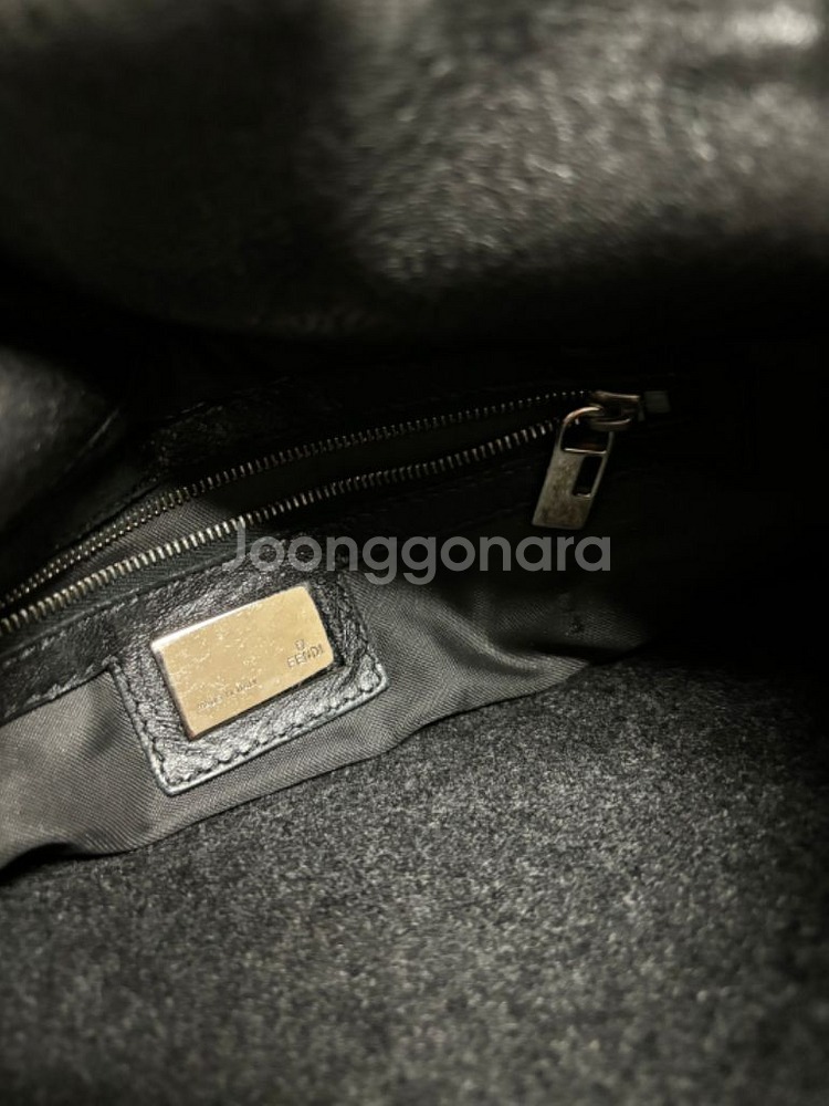 펜디 블랙 가죽 맘마백--5