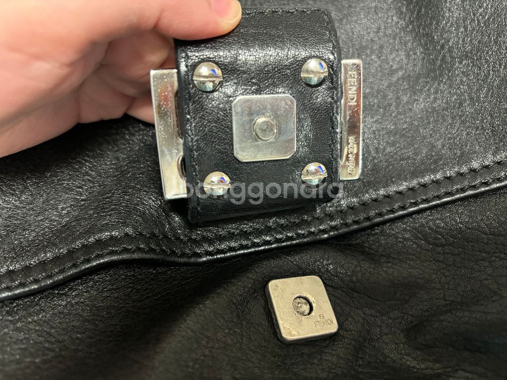 펜디 블랙 가죽 맘마백--4