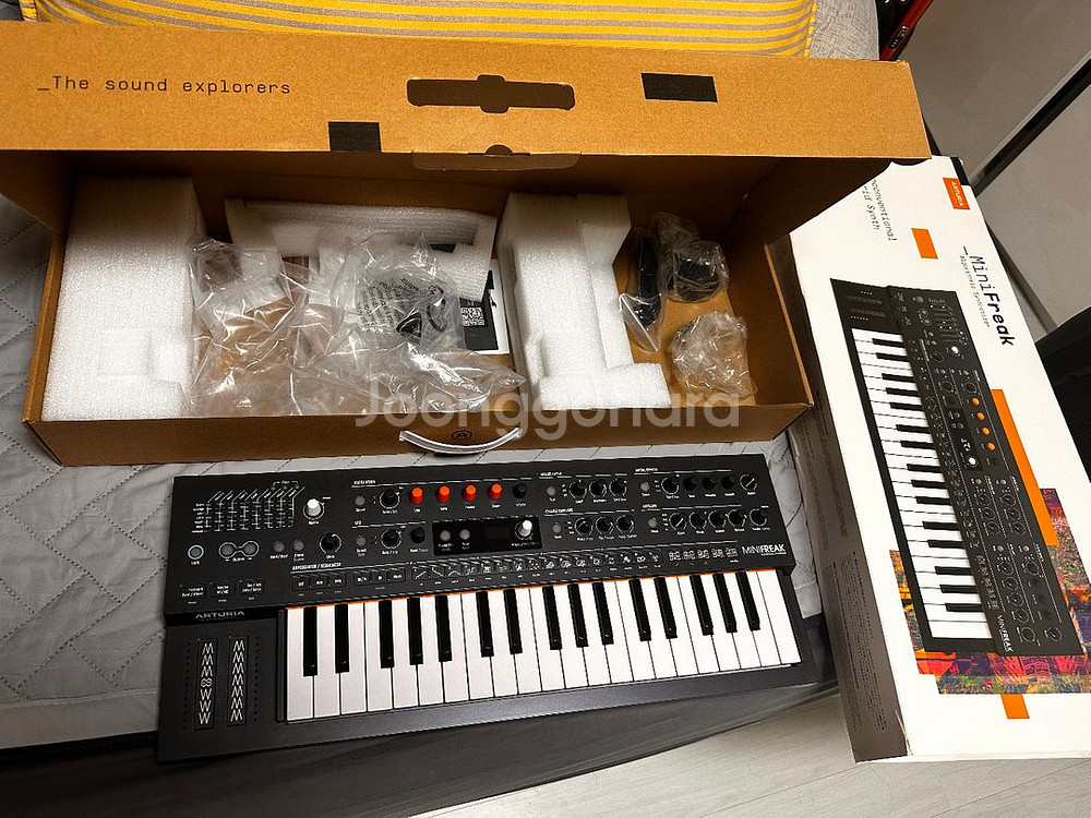 Arturia MiniFreak 신디사이저--0