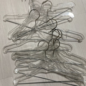 옷가게 투명한 옷걸이