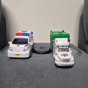 경찰차 장난감 및 시티 트럭 장난감 팝니다.