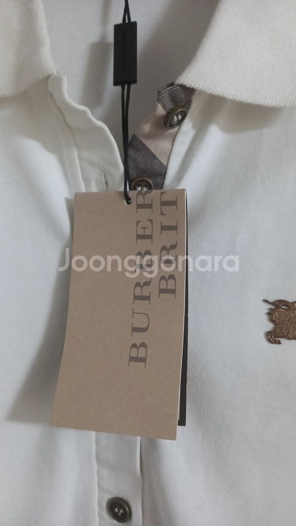 버버리 텍달린 정품 퍼프소매 반팔티 (55)--2
